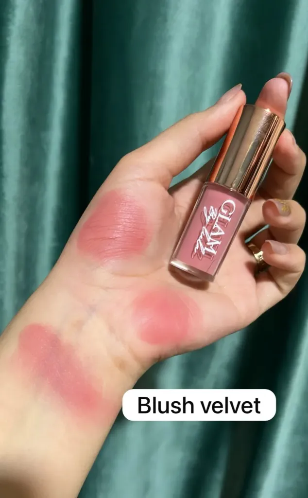 Blusher shade blush velvet