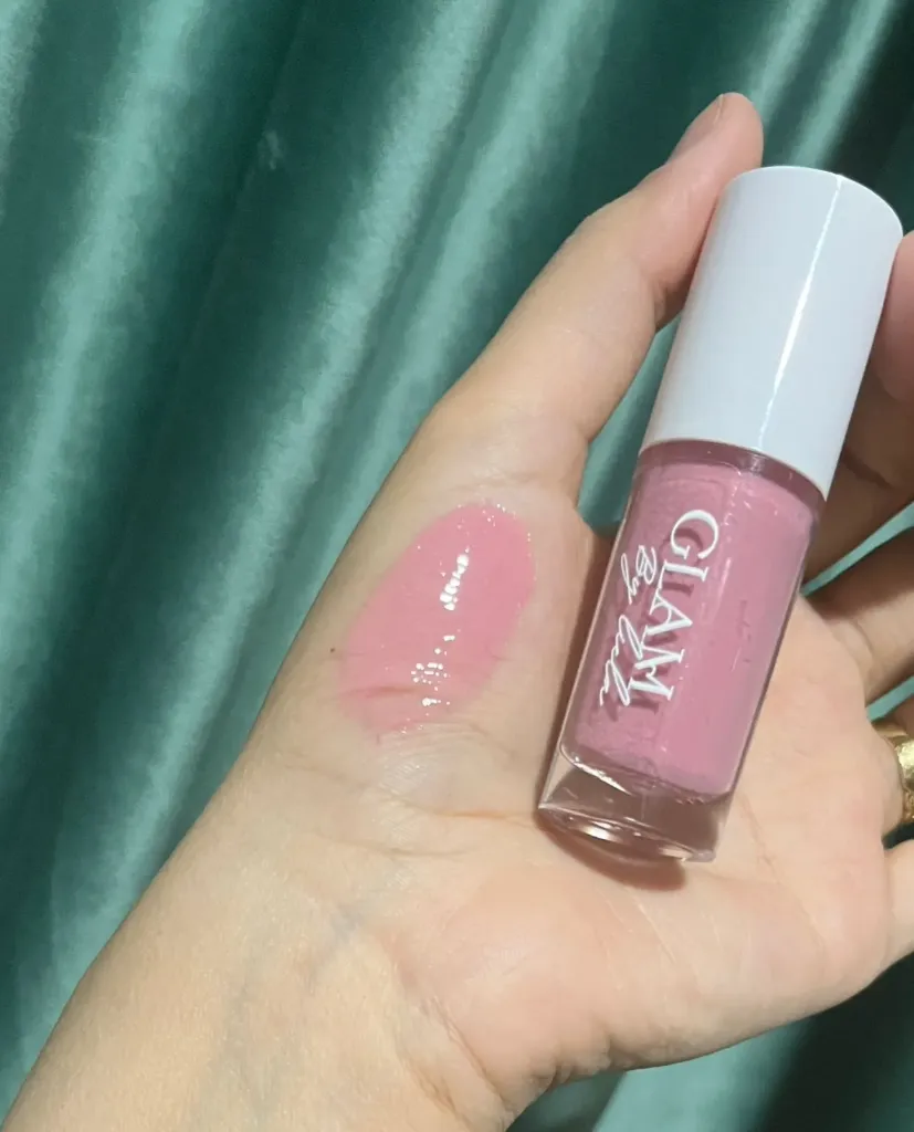 Lip Gloss Shade strawberry mik