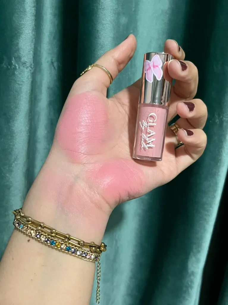 Blusher shade Dewy