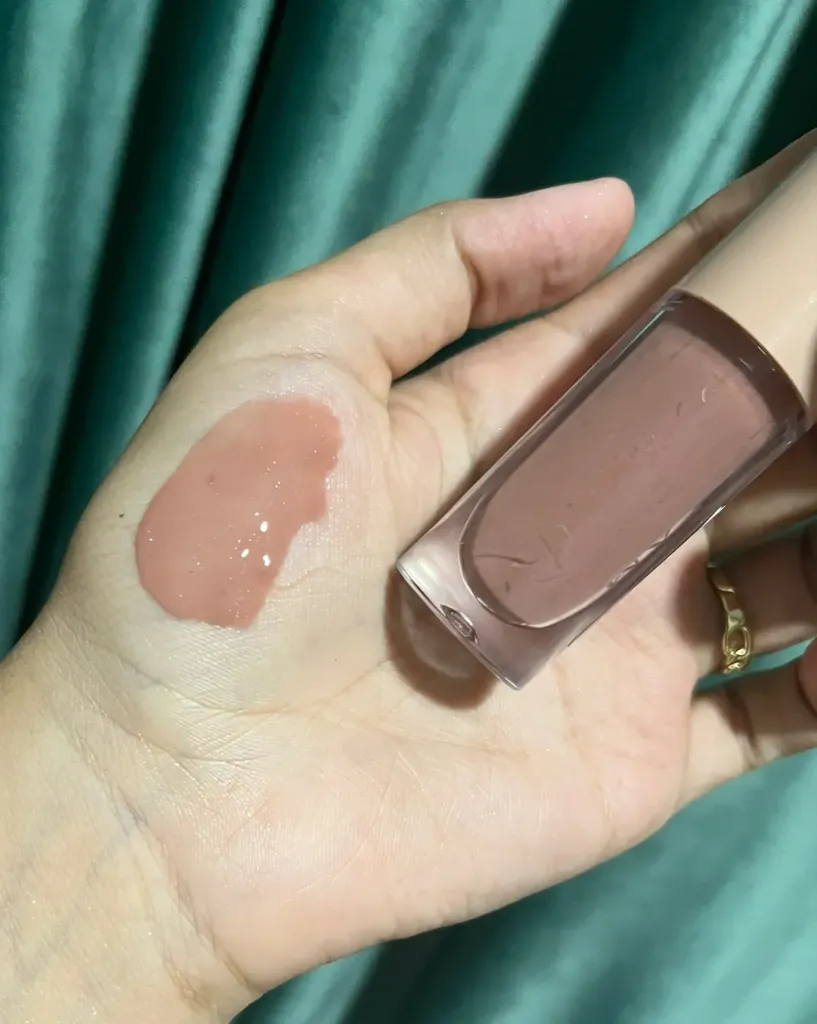 lip-gloss shade coca