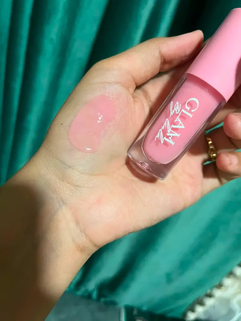lip-gloss shade pink